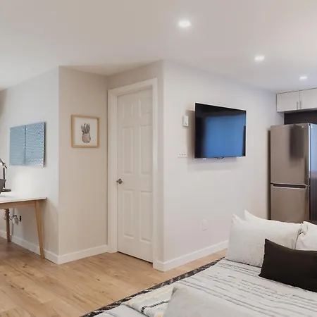 Modern, Luxurious Near Downtown *