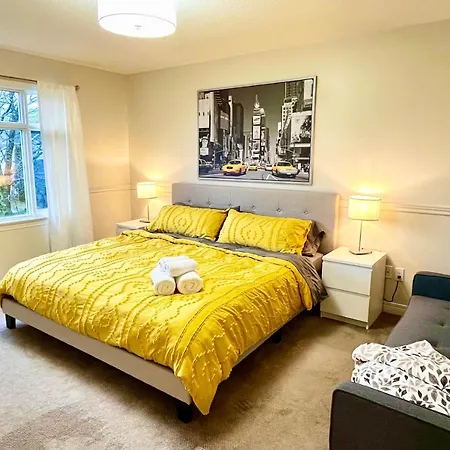 Guest house Spacious And Serene 3br Home. Newly Renovated. *