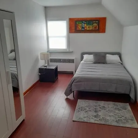 Cheerful 2-bedroom Near Downtown With Free Parking *