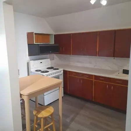 Cheerful 2-bedroom Near Downtown With Free Parking Apartment *