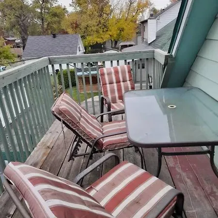 Cheerful 2-bedroom Near Downtown With Free Parking Apartment Ottawa