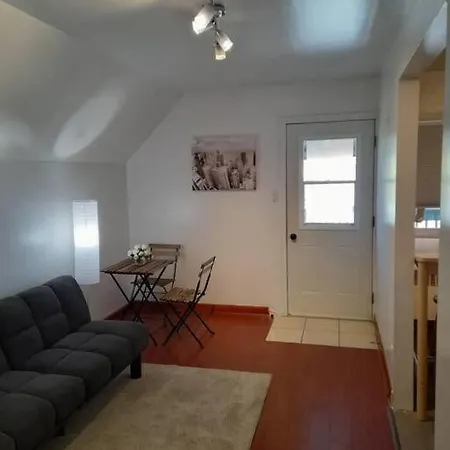 Cheerful 2-bedroom Near Downtown With Free Parking *
