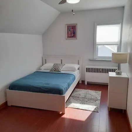 Cheerful 2-bedroom Near Downtown With Free Parking