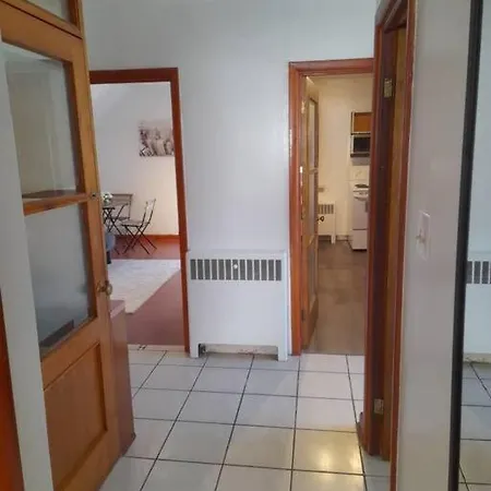 Cheerful 2-bedroom Near Downtown With Free Parking *