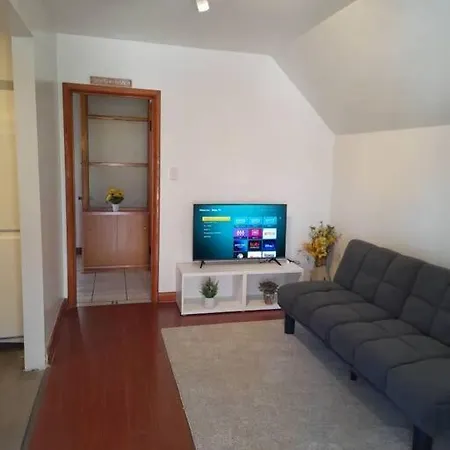 Apartment Cheerful 2-bedroom Near Downtown With Free Parking *