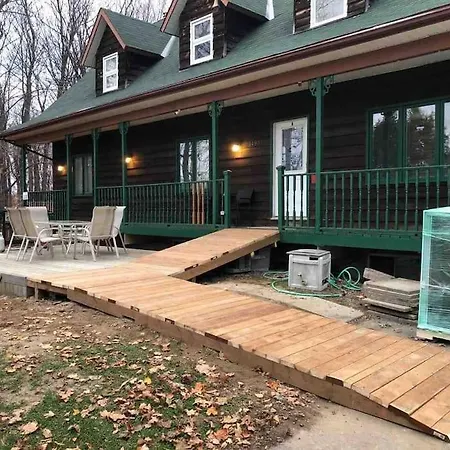 Cozy 4-bedroom Haven For Relaxing Getaways * Ottawa