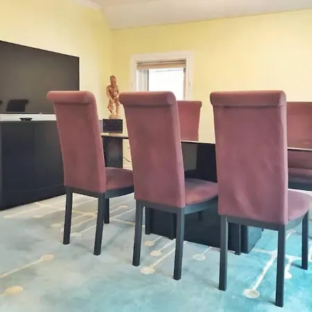 5beds Kitchen Core Area 2parking *