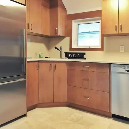 5beds Kitchen Core Area 2parking Apartment Ottawa