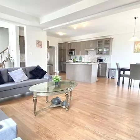 Brand New 3 Bedrooms With Free Parking+wifi Villa