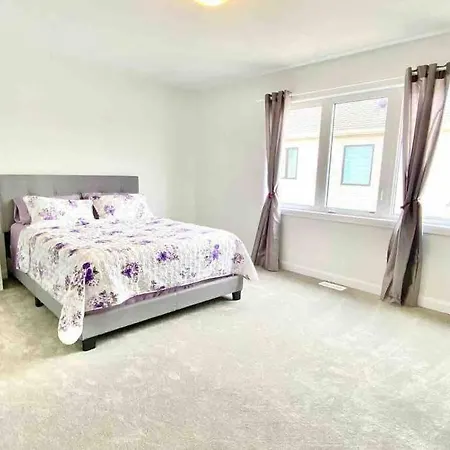 Brand New 3 Bedrooms With Free Parking+wifi Villa