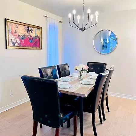 Spacious And Serene 3br Home. Newly Renovated. Guest house Ottawa