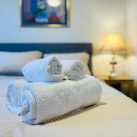 Guest house Spacious And Serene 3br Home. Newly Renovated. *
