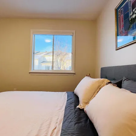 Guest house Spacious And Serene 3br Home. Newly Renovated. Ottawa