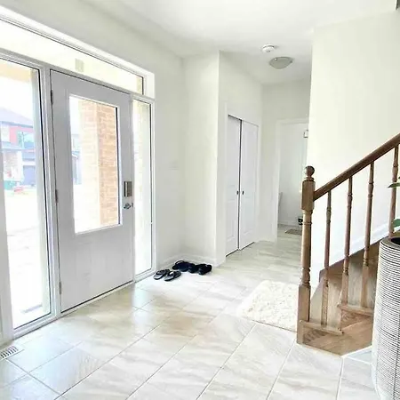 Brand New 3 Bedrooms With Free Parking+wifi * Ottawa