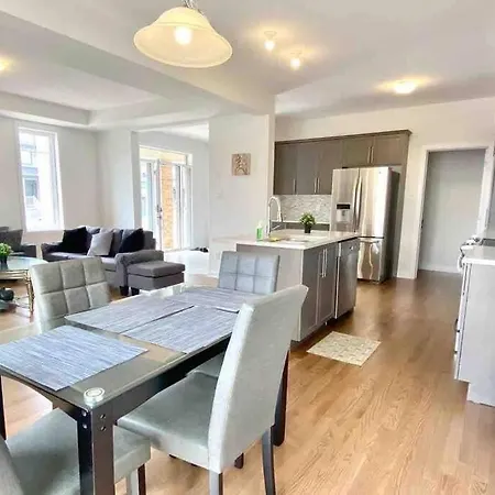 Brand New 3 Bedrooms With Free Parking+wifi Villa