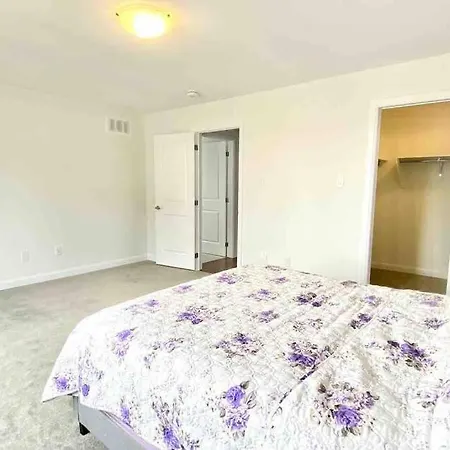 Villa Brand New 3 Bedrooms With Free Parking+wifi Ottawa