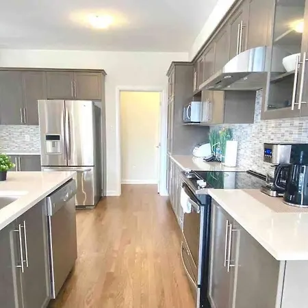 Brand New 3 Bedrooms With Free Parking+wifi Villa Ottawa