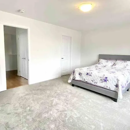Villa Brand New 3 Bedrooms With Free Parking+wifi *