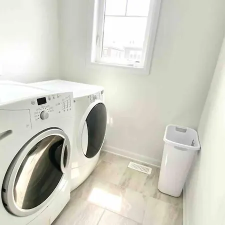 Brand New 3 Bedrooms With Free Parking+wifi Villa *