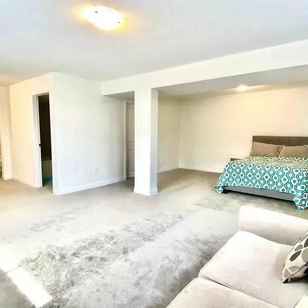 Brand New 3 Bedrooms With Free Parking+wifi *