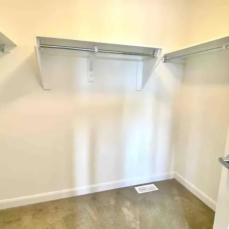 Brand New 3 Bedrooms With Free Parking+wifi * Ottawa