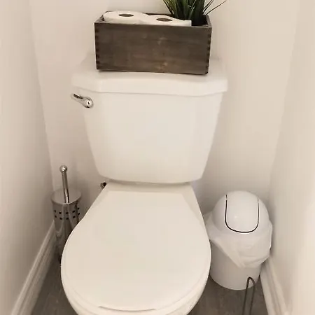 Charming Studio With Parking, Netflix, Full Kitchen - Close To Algonquin College * Ottawa