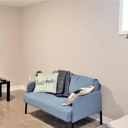 Charming Studio With Parking, Netflix, Full Kitchen - Close To Algonquin College * Ottawa