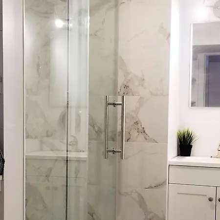 Charming Studio With Parking, Netflix, Full Kitchen - Close To Algonquin College *