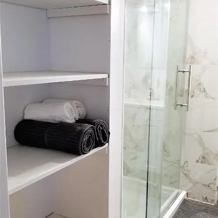 Charming Studio With Parking, Netflix, Full Kitchen - Close To Algonquin College Apartment Ottawa