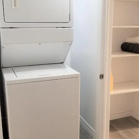 Charming Studio With Parking, Netflix, Full Kitchen - Close To Algonquin College Apartment *