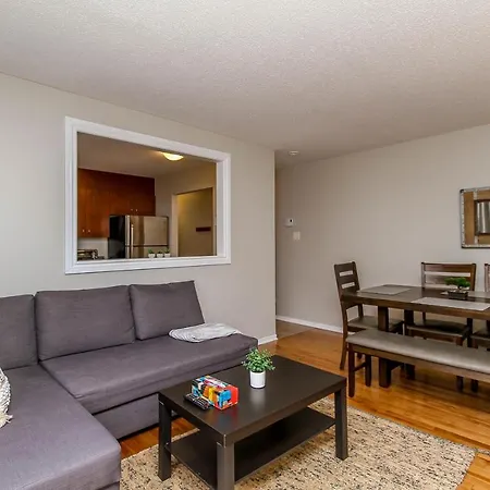 Well Located Entire Luxury 2 Bedroom Parking Wi-fi *