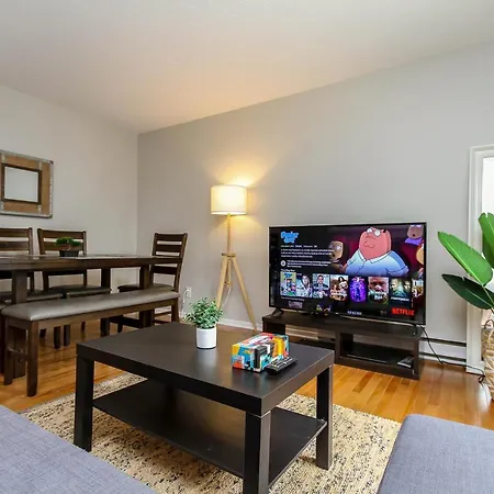 Well Located Entire Luxury 2 Bedroom Parking Wi-fi Apartment Ottawa