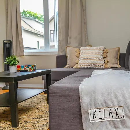 Apartment Well Located Entire Luxury 2 Bedroom Parking Wi-fi