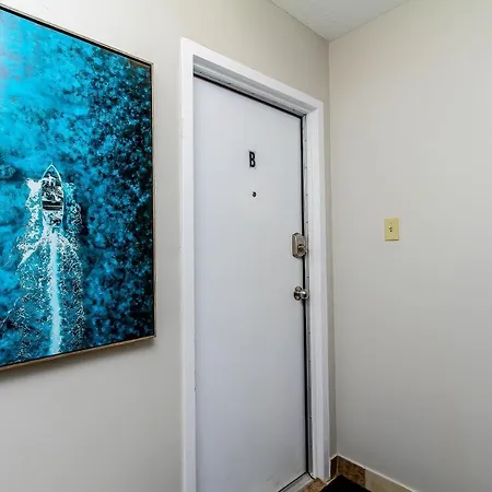 Well Located Entire Luxury 2 Bedroom Parking Wi-fi * Ottawa