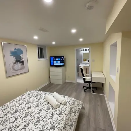 Beautiful Unit In Nepean Apartment *