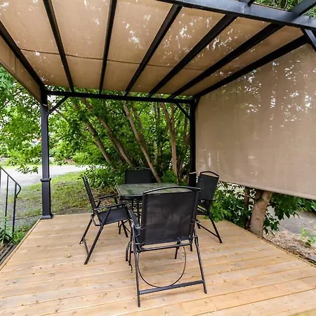 Perfect Location & Luxury 2 Bed Parking Wifi