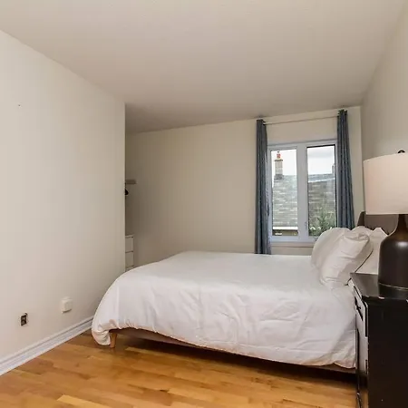 Perfect Location & Luxury 2 Bed Parking Wifi Apartment *