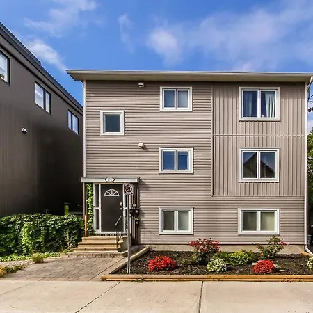 Perfect Location & Luxury 2 Bed Parking Wifi Apartment