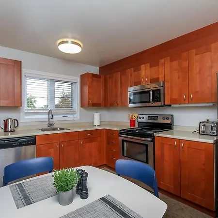 Perfect Location & Luxury 2 Bed Parking Wifi
