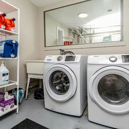 Perfect Location & Luxury 2 Bed Parking Wifi *