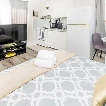 Apartment Charming Studio Apt Near Downtown W Queen Bed *