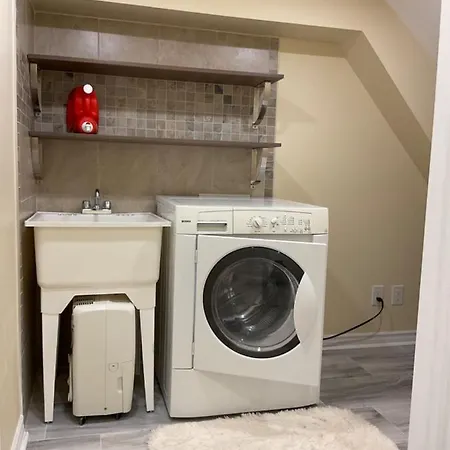 Beautiful Unit In Nepean Apartment