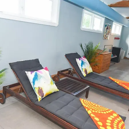 Ashton Retreat - Indoor Pool - Sauna * Ottawa