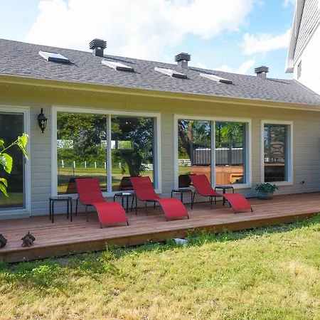 Ashton Retreat - Indoor Pool - Sauna * Ottawa