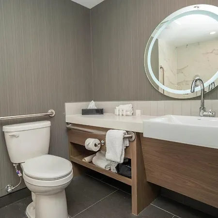 Sandman Signature Airport Hotel
