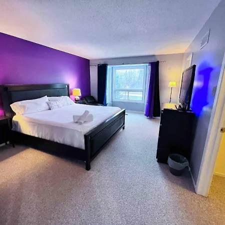 Holiday home Spacious Family Close To Downtown With King Bed Num1 *