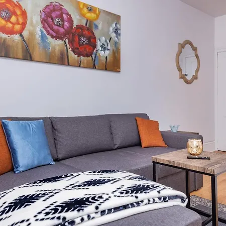 Apartment Modern 2br - King Bed - Steps To *