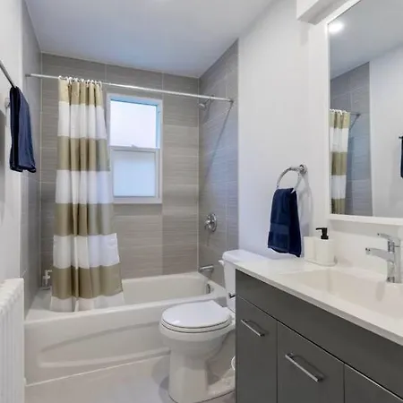 Executive 3Br With Ac Monthly Stays East Ottawa Apartment *