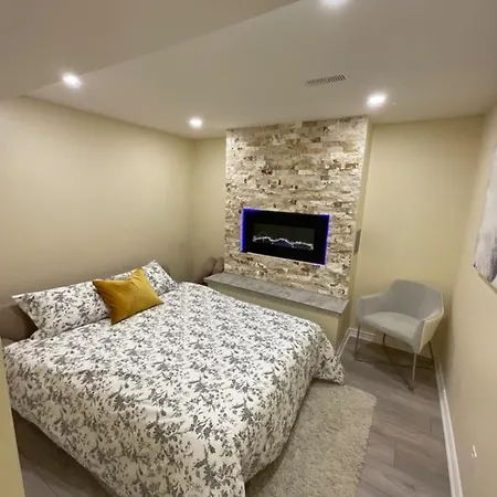 Beautiful Unit In Nepean Guest house Ottawa