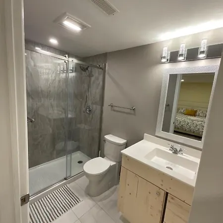 Beautiful Unit In Nepean 4*